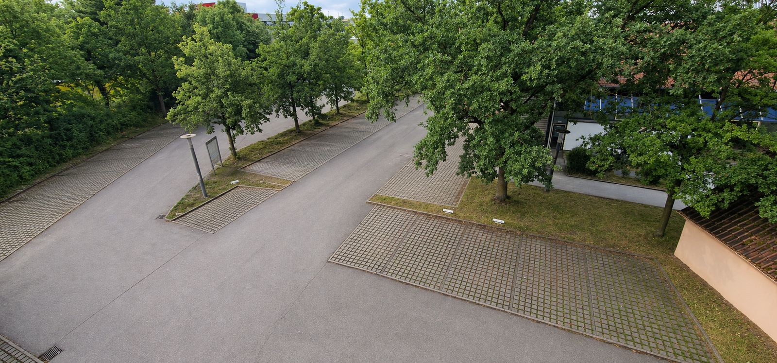 Kostenlose Parkplätze hinter dem Hotel Zum Goldenen Hahnen in Markgröningen